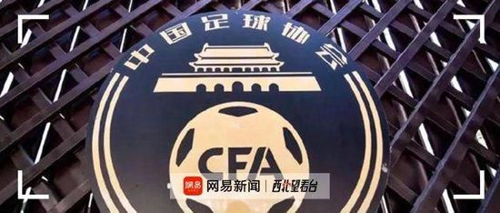 马卡报表示维尼修斯希望能够在年底复出，但是皇马队医以及教练组阻止了巴西人这么做，他们希望球员保持耐心。